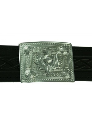 Noeud Celtique Avec La Boucle De Bâti De Chardonpour La Ceinture De Kilt