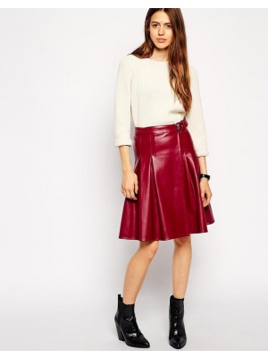 Jupe De Kilt Avec L'enveloppe En Cuir  