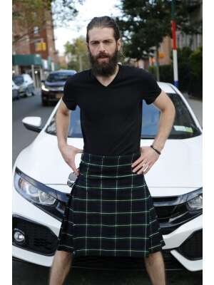LAMONT TARTAN KILT - 8 YARD