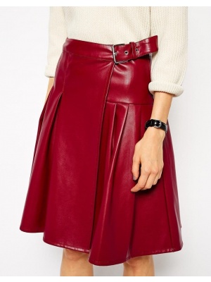 Jupe De Kilt Avec L'enveloppe En Cuir  