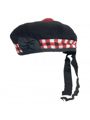 Usage Des Montagnes Écossais De Balmoral De Chapeau Blanc Noir Rouge De Capot