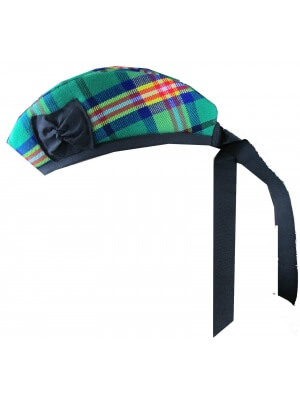 Glengarry De Tartan Avec Le Chapeau Écossais De Kilt De Laine Noire De Pompon