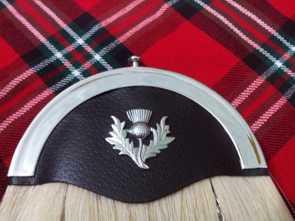 Escarcelle De Cheveux De Cheval Blanc Avec Le Troussequin Simple