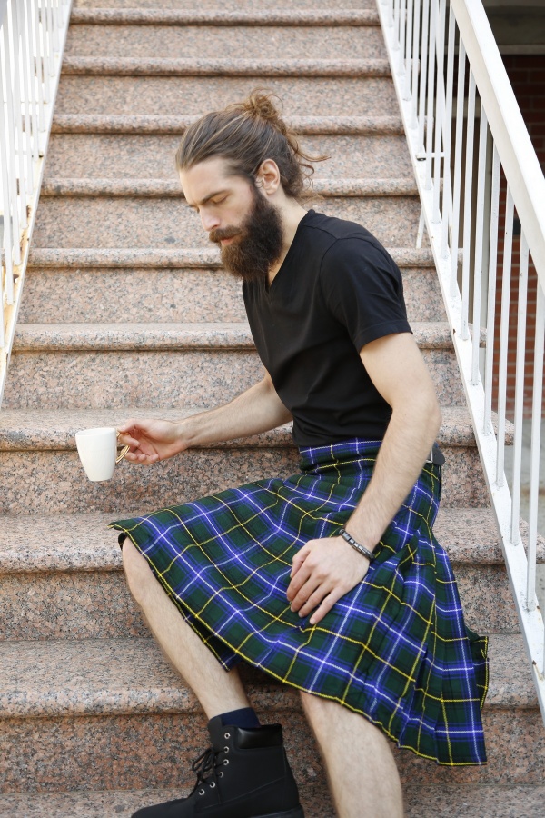 HENDERSON TARTAN KILT - 8 YARD