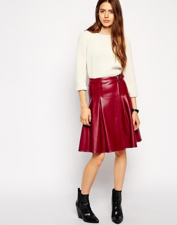 Jupe De Kilt Avec L'enveloppe En Cuir  