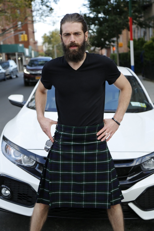 LAMONT TARTAN KILT - 8 YARD