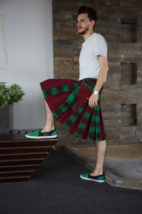 MODERN STYLE BOX PLEATED TARTAN KILT