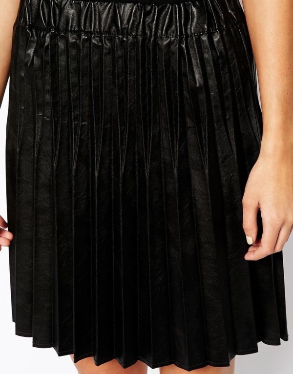 Jupe De Cuir De Sisley  