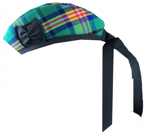 Glengarry De Tartan Avec Le Chapeau Écossais De Kilt De Laine Noire De Pompon