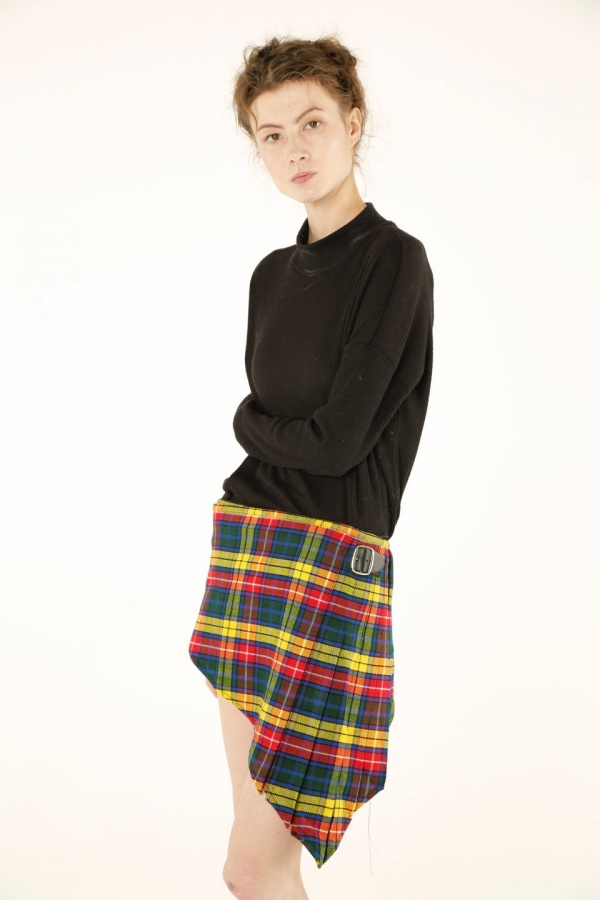 V-Cut Tartan Skirt | jupe écossaise